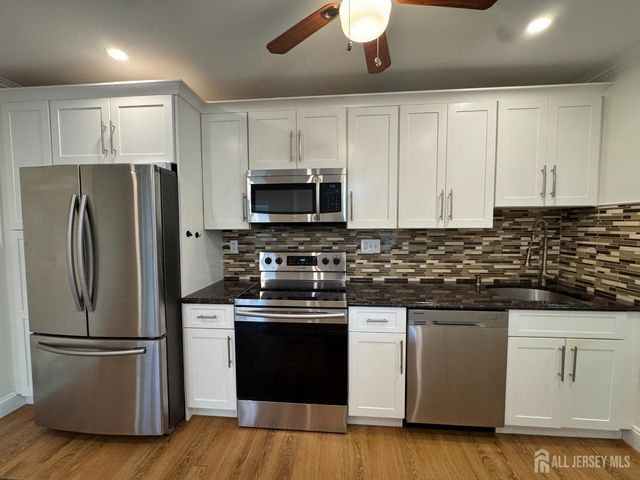 11 Pinecluster Circle F, Manalapan, NJ 07726