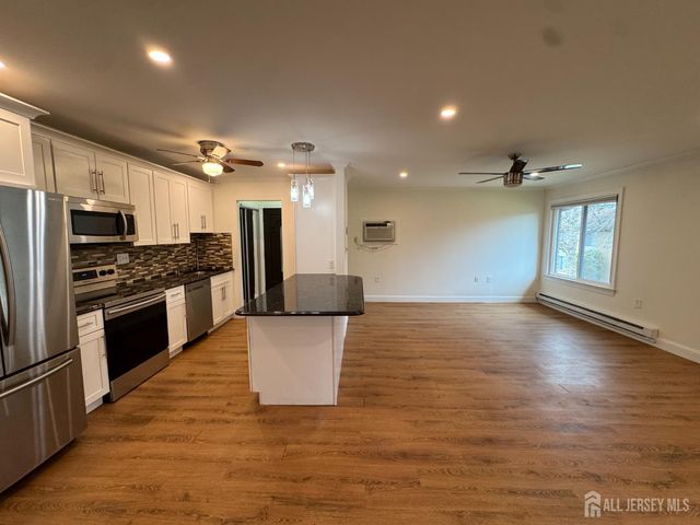 11 Pinecluster Circle F, Manalapan, NJ 07726