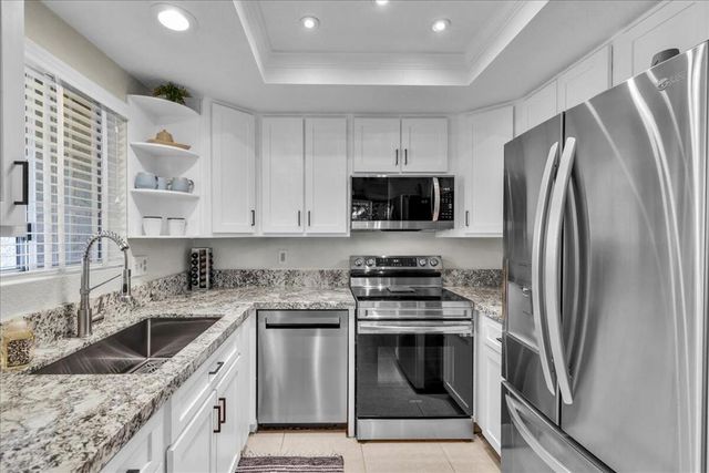 2700 Lawrence Crossley Road 83, Palm Springs, CA 92264