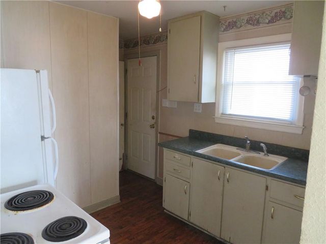 4 E Virginia Street, Paola, KS 66071