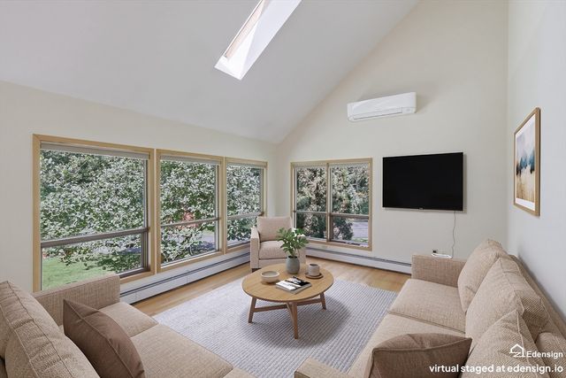 15 Ladyslipper Cir, Amherst, MA 01002