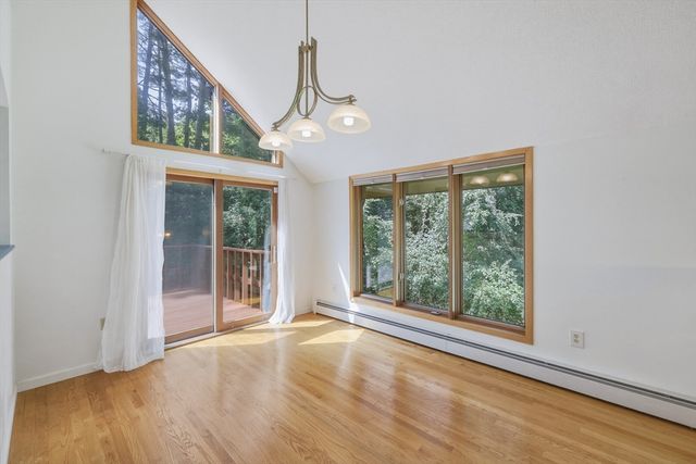 15 Ladyslipper Cir, Amherst, MA 01002