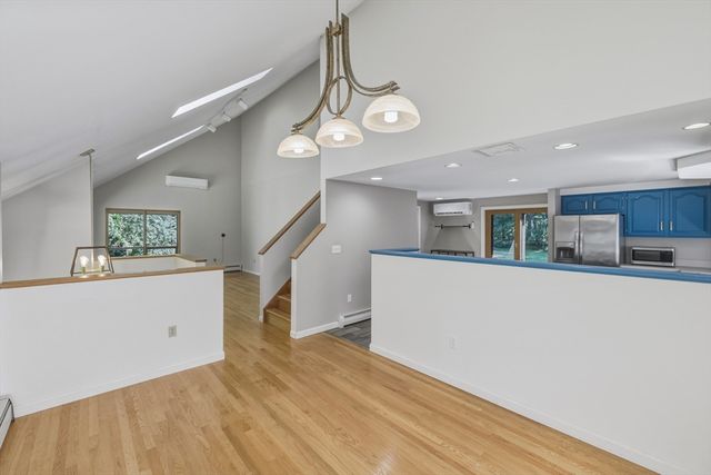 15 Ladyslipper Cir, Amherst, MA 01002