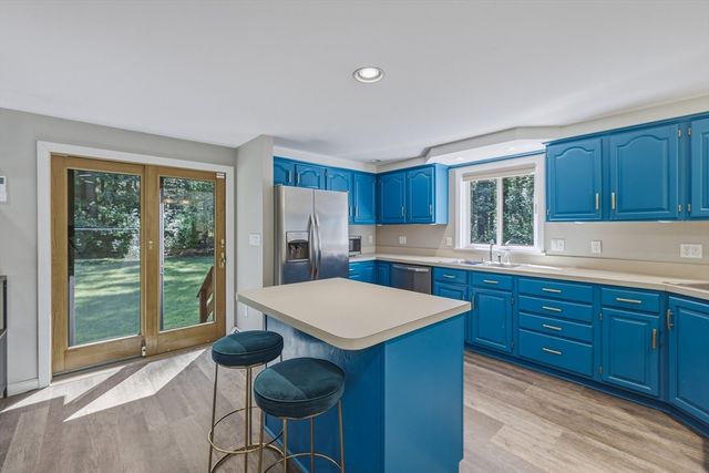 15 Ladyslipper Cir, Amherst, MA 01002