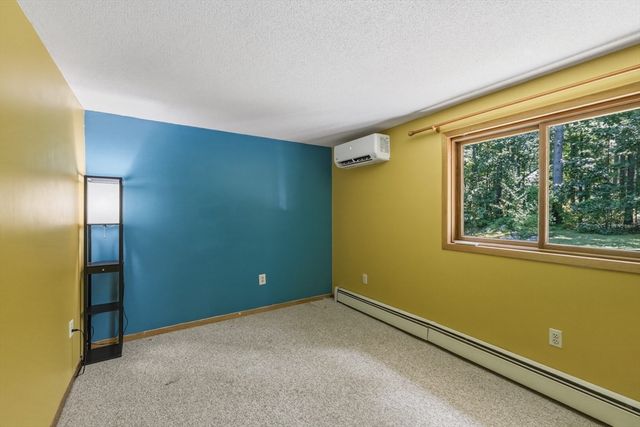 15 Ladyslipper Cir, Amherst, MA 01002