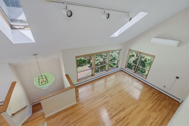 15 Ladyslipper Cir, Amherst, MA 01002