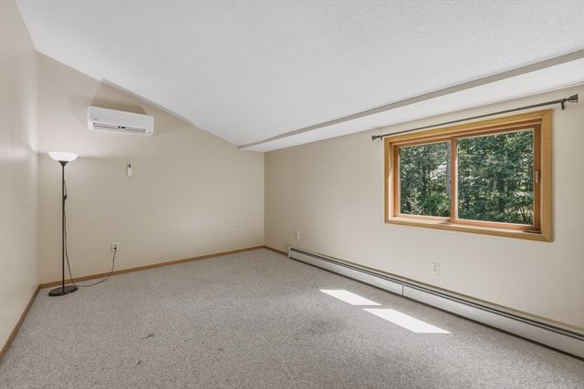 15 Ladyslipper Cir, Amherst, MA 01002