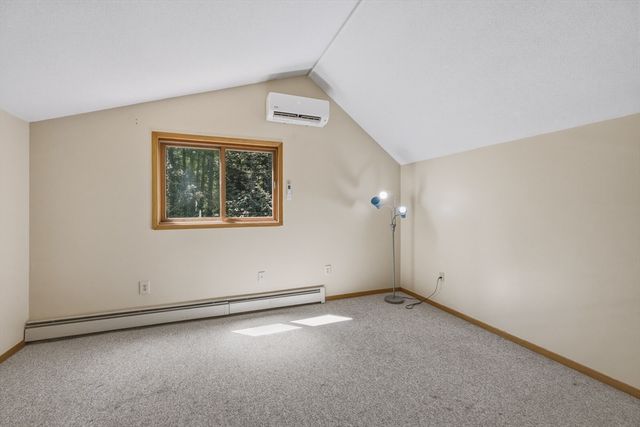 15 Ladyslipper Cir, Amherst, MA 01002