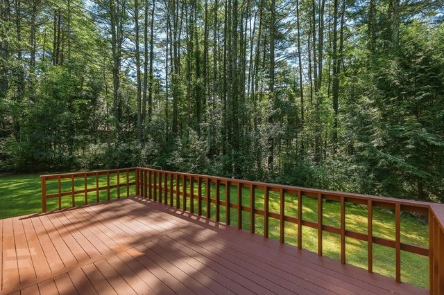 15 Ladyslipper Cir, Amherst, MA 01002