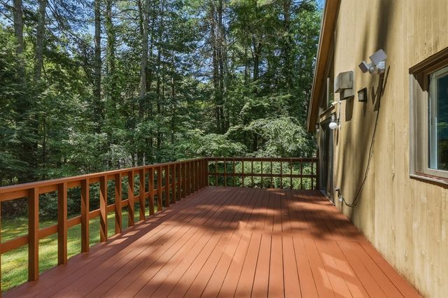 15 Ladyslipper Cir, Amherst, MA 01002