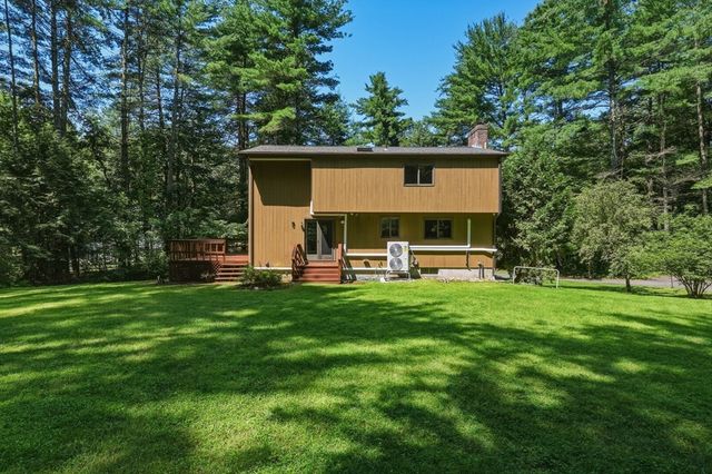 15 Ladyslipper Cir, Amherst, MA 01002