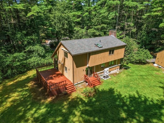 15 Ladyslipper Cir, Amherst, MA 01002