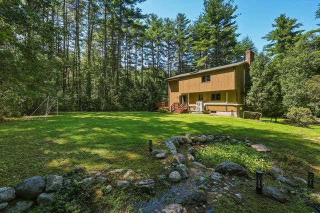 15 Ladyslipper Cir, Amherst, MA 01002
