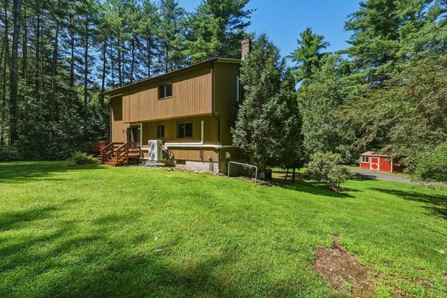15 Ladyslipper Cir, Amherst, MA 01002