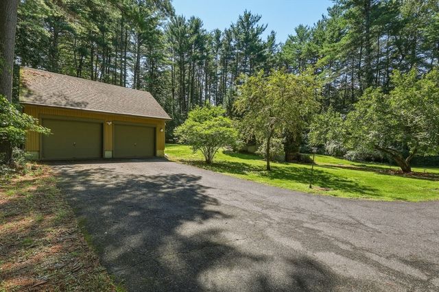 15 Ladyslipper Cir, Amherst, MA 01002