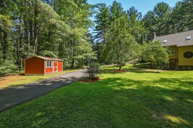 15 Ladyslipper Cir, Amherst, MA 01002