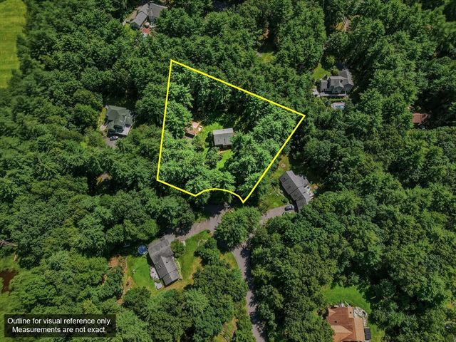 15 Ladyslipper Cir, Amherst, MA 01002