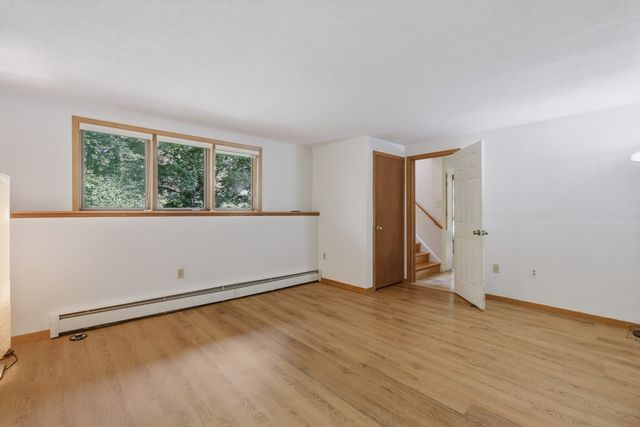 15 Ladyslipper Cir, Amherst, MA 01002