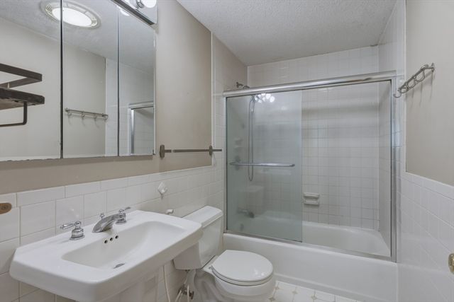 15 Ladyslipper Cir, Amherst, MA 01002