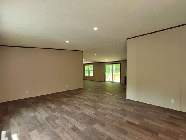 321 Lakeside Drive, Graysville, TN 37338