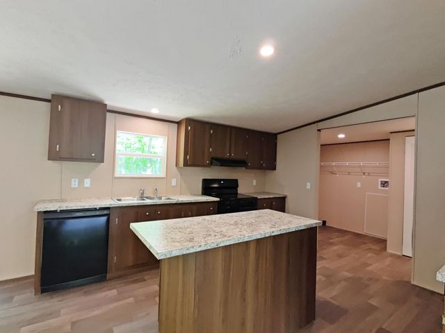 321 Lakeside Drive, Graysville, TN 37338