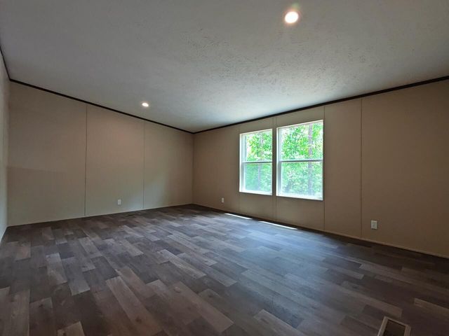 321 Lakeside Drive, Graysville, TN 37338