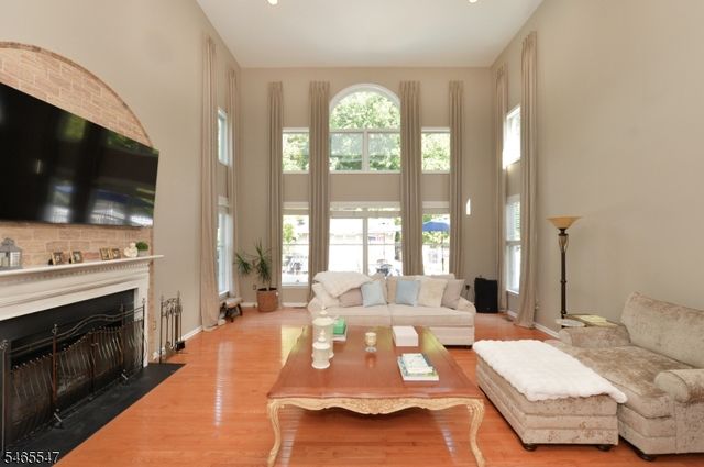 3 Bayberry Ln, North Haledon Boro, NJ 07508