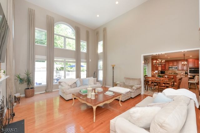 3 Bayberry Ln, North Haledon Boro, NJ 07508