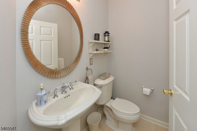 3 Bayberry Ln, North Haledon Boro, NJ 07508