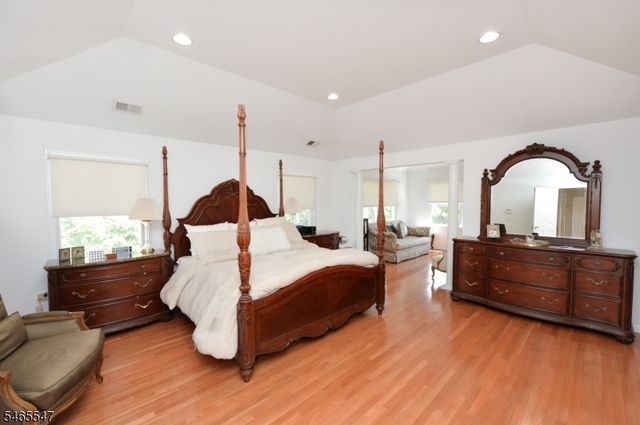 3 Bayberry Ln, North Haledon Boro, NJ 07508
