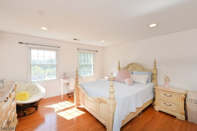3 Bayberry Ln, North Haledon Boro, NJ 07508