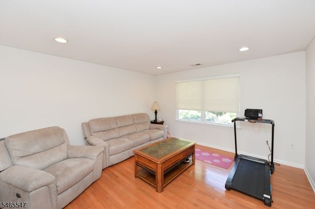 3 Bayberry Ln, North Haledon Boro, NJ 07508