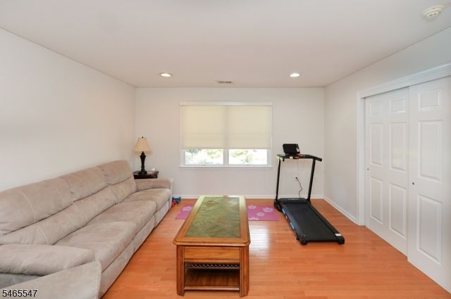 3 Bayberry Ln, North Haledon Boro, NJ 07508