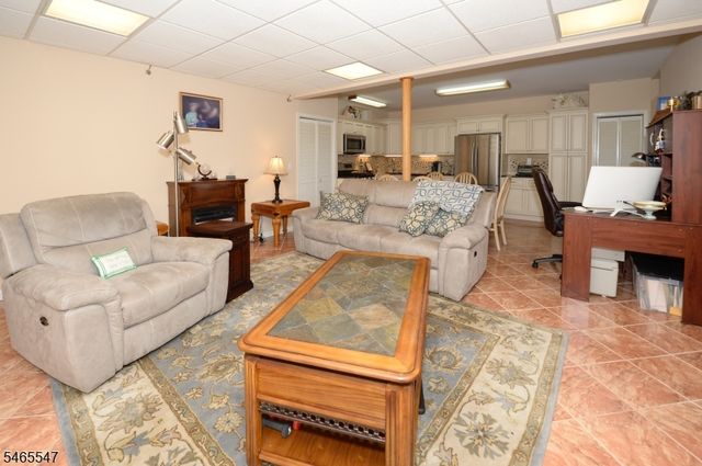 3 Bayberry Ln, North Haledon Boro, NJ 07508