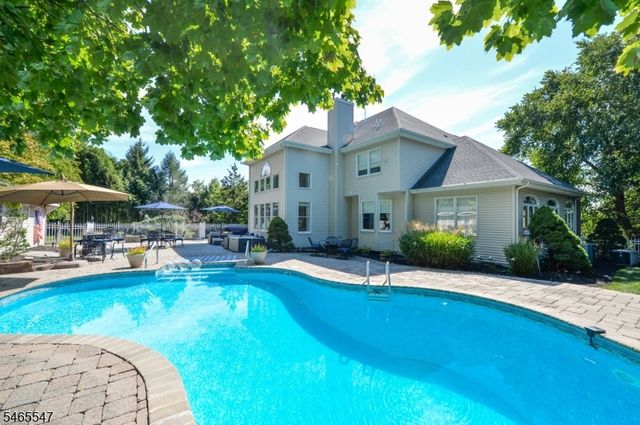 3 Bayberry Ln, North Haledon Boro, NJ 07508