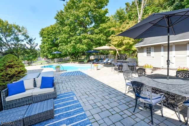 3 Bayberry Ln, North Haledon Boro, NJ 07508