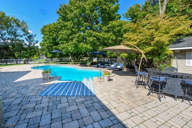 3 Bayberry Ln, North Haledon Boro, NJ 07508