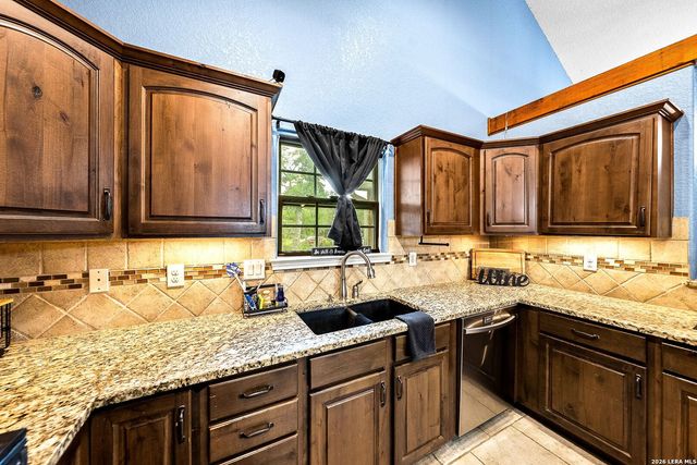 552 Jacobs Ln, La Vernia, TX 78121