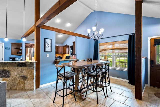 552 Jacobs Ln, La Vernia, TX 78121