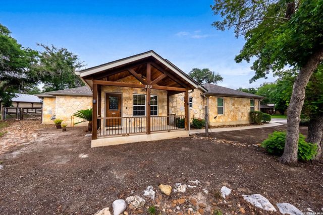552 Jacobs Ln, La Vernia, TX 78121