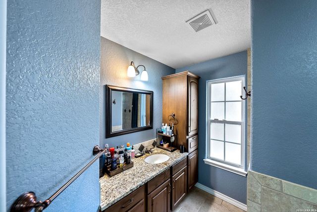 552 Jacobs Ln, La Vernia, TX 78121