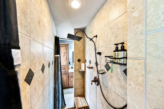 552 Jacobs Ln, La Vernia, TX 78121