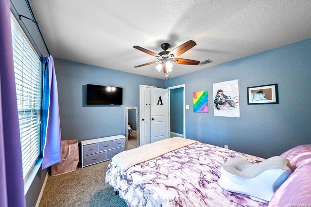 552 Jacobs Ln, La Vernia, TX 78121