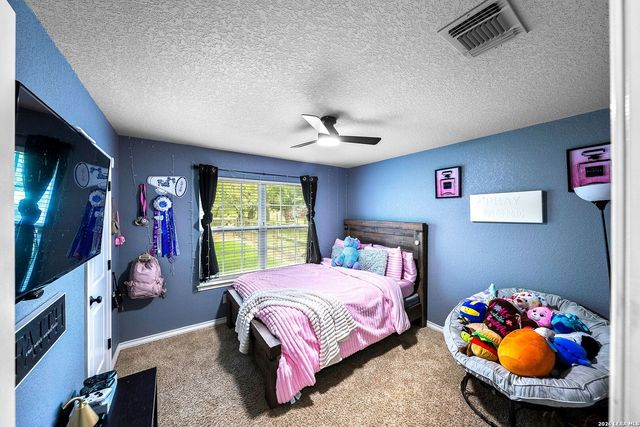 552 Jacobs Ln, La Vernia, TX 78121