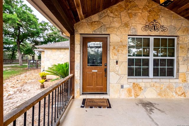 552 Jacobs Ln, La Vernia, TX 78121