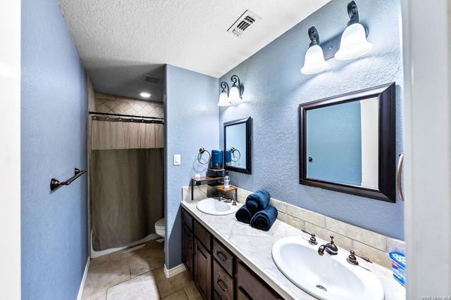 552 Jacobs Ln, La Vernia, TX 78121