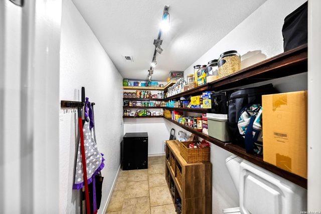552 Jacobs Ln, La Vernia, TX 78121