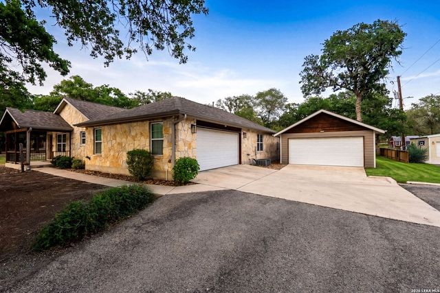 552 Jacobs Ln, La Vernia, TX 78121