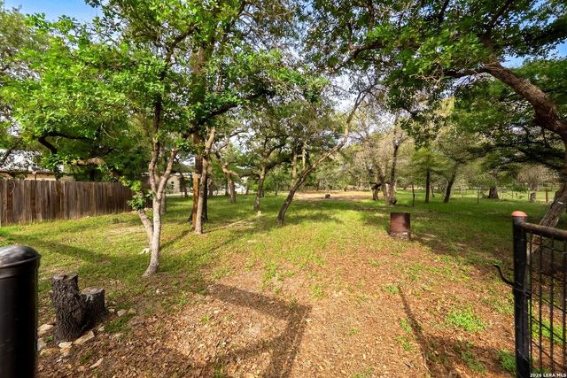 552 Jacobs Ln, La Vernia, TX 78121