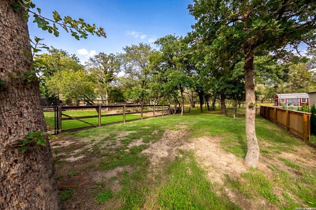 552 Jacobs Ln, La Vernia, TX 78121